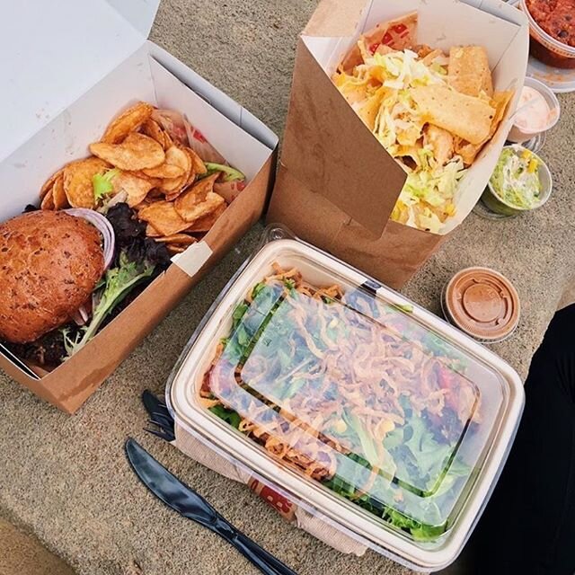 Sun&rsquo;s out, buns out. ☀️🍔🙌 📷: @wolfitdown_
