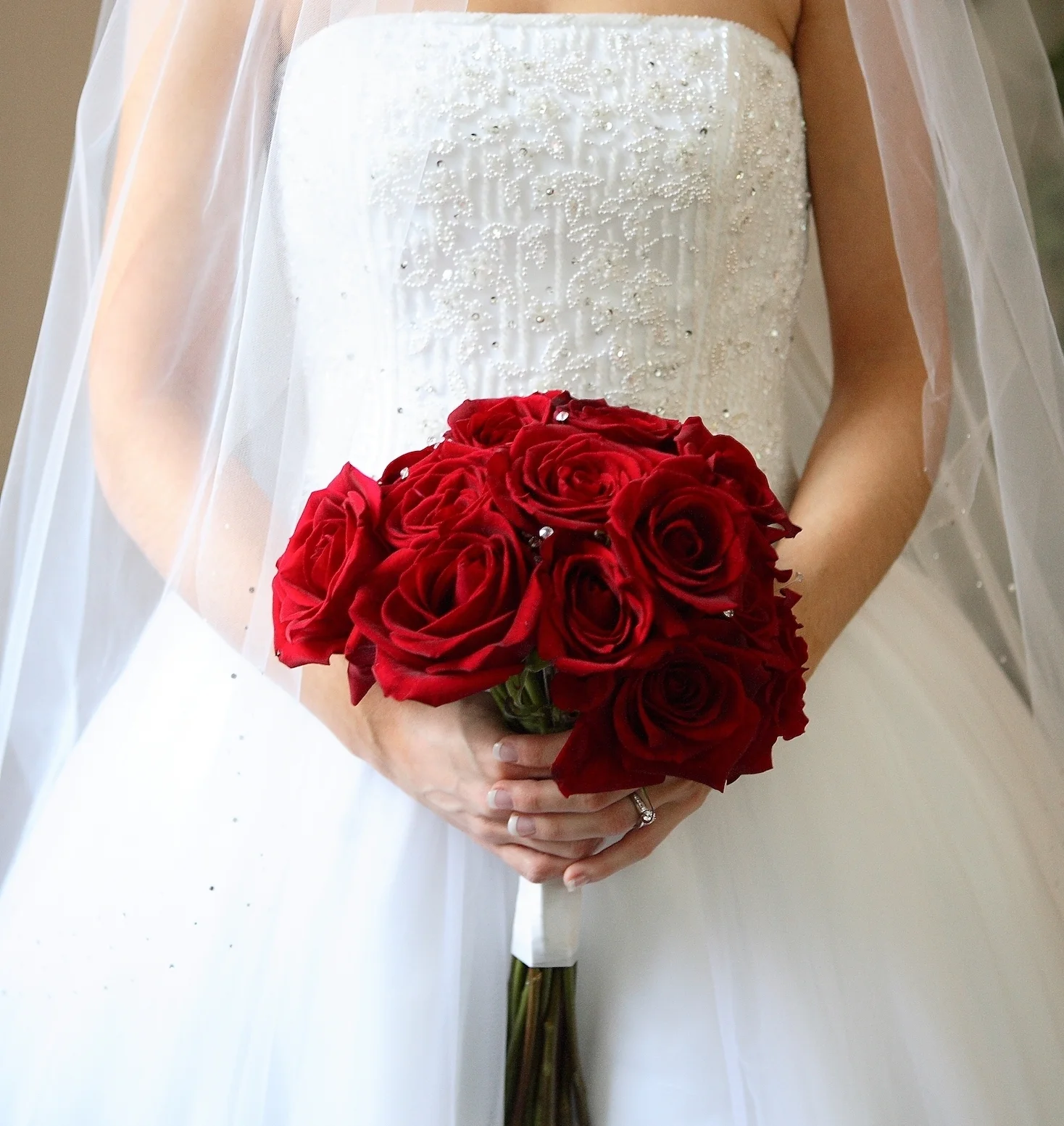 bride-holding-red-roses.JPG