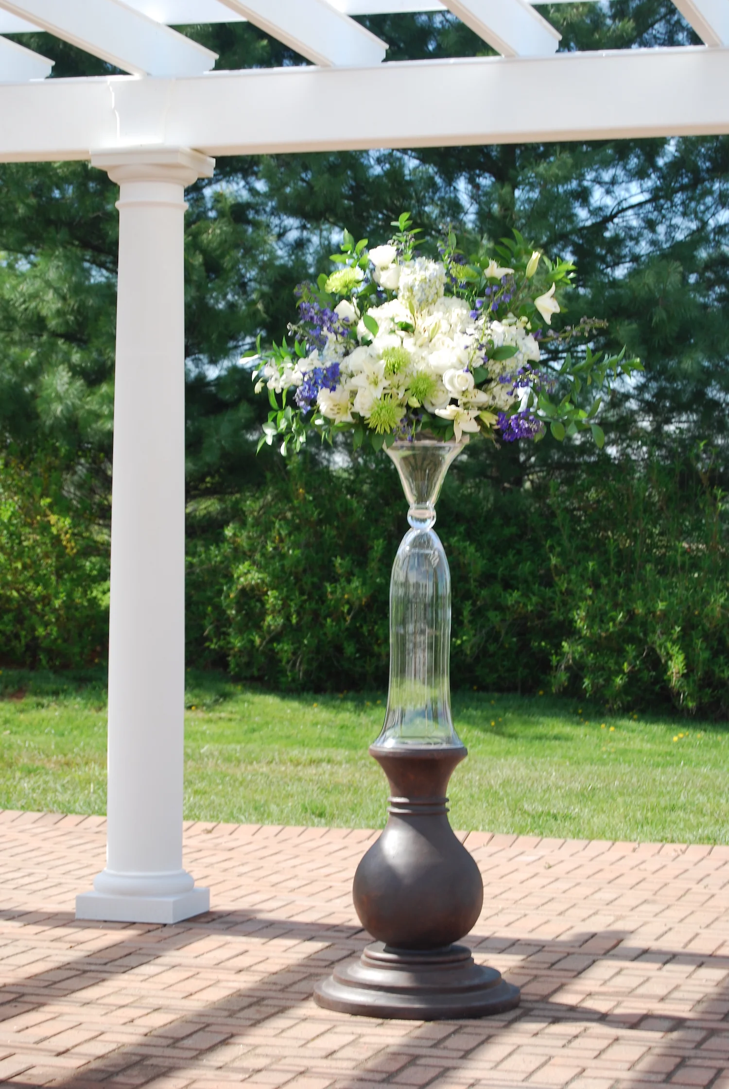 patio-flowers-under pergola.JPG