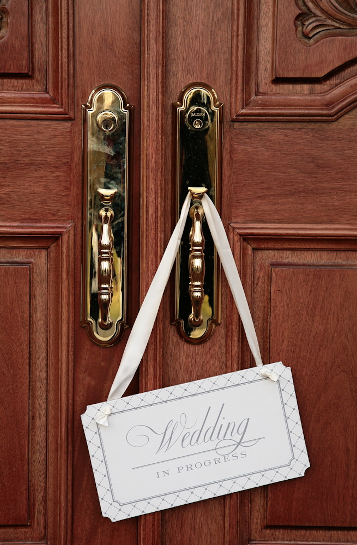 frontd-door-with-wedding-sign.JPG