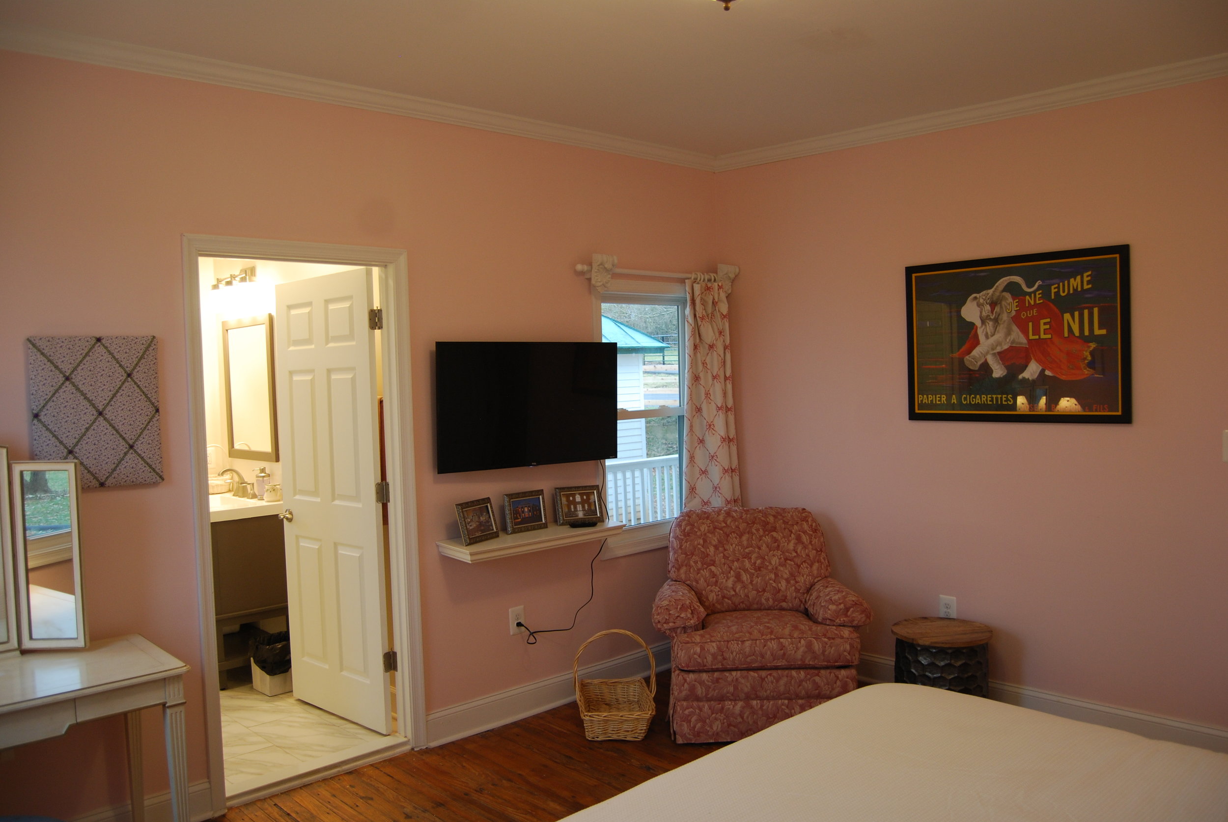 bedroom b4.JPG