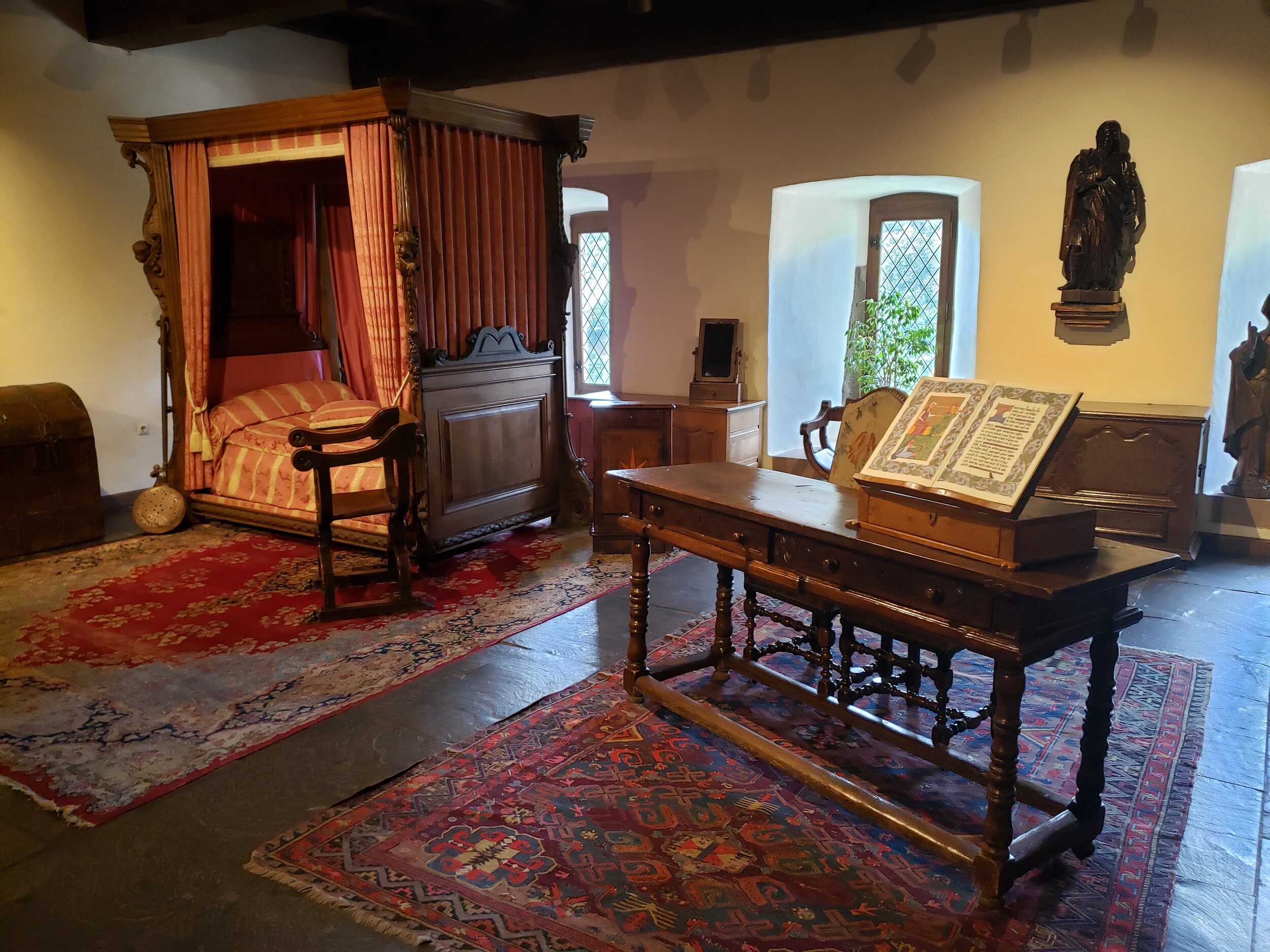  Vianden Castle bedroom 