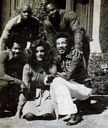 Smokey with (l-r standing) Tobar Mayo and Roger Mosley, Christipher Joy, Jayne Kennedy
