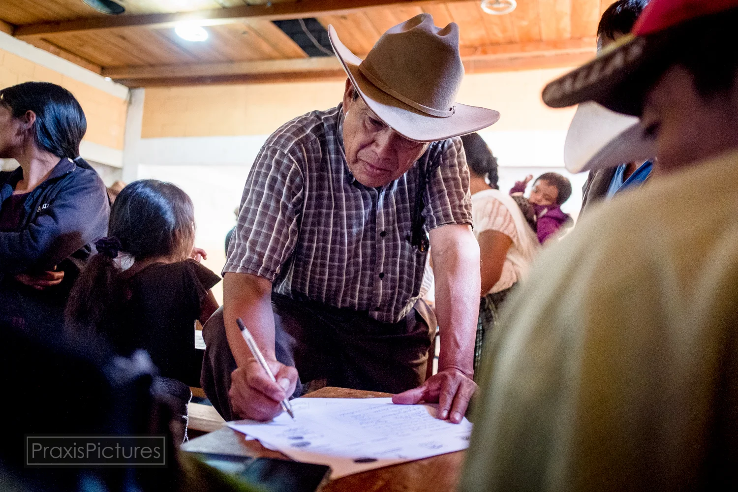 In the experiences presented for our consideration regarding how Goldcorp has acted in Guatemala, Honduras and Mexico yesterday and today: We see the high degree of concurrence between the different accusations around Goldcorp’s systematic strategy …