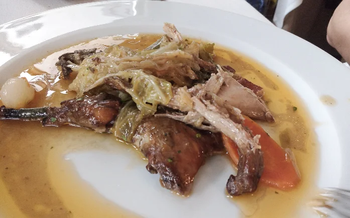 Perdiz guisada con berza (Hot escabeche of partridge with cabbage)