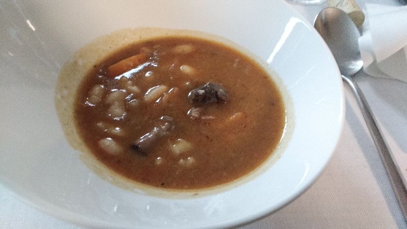 Judías con liebre (Beans with hare)