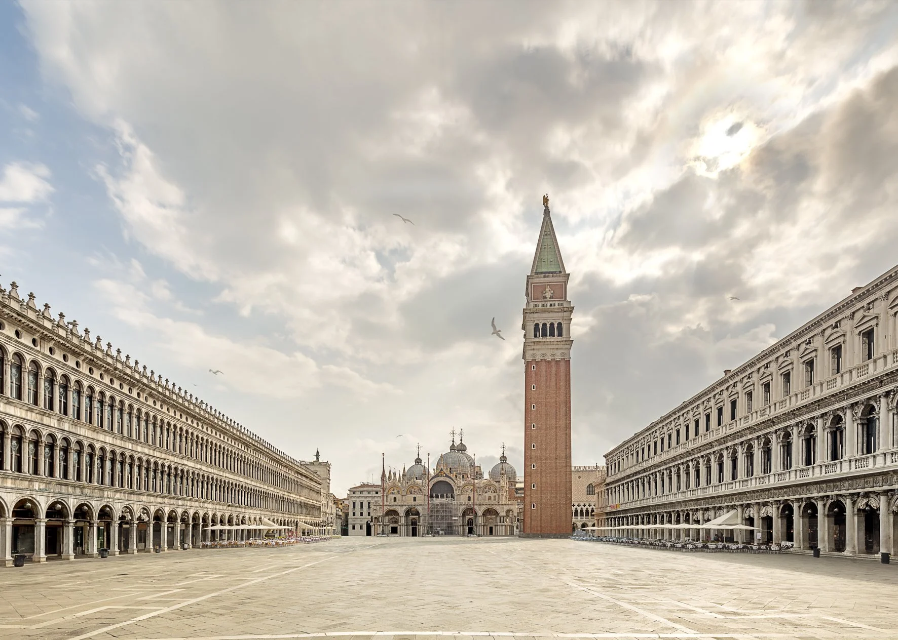 Piazza-San-Marco-vorne.jpg