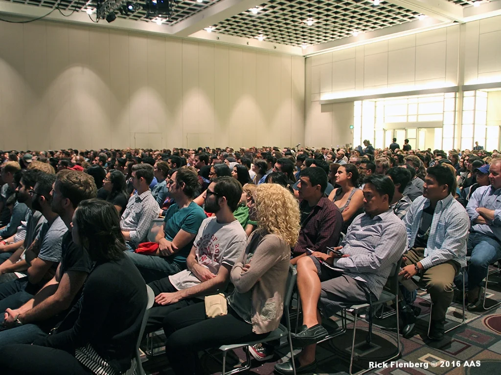 Audience_9966.jpg