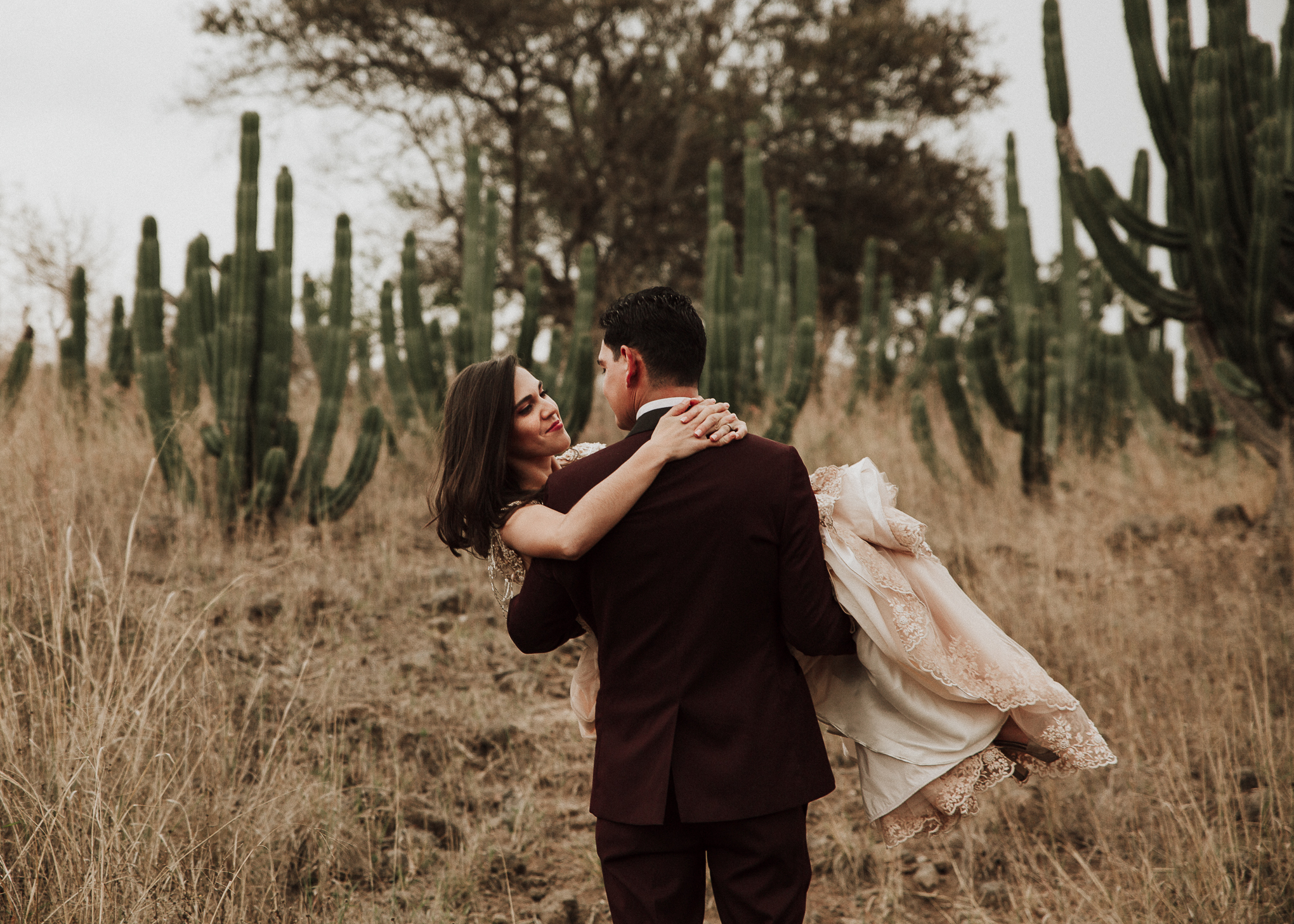 Fotografo-de-bodas-destino-Mexico-wedding-destination-photographer-san-miguel-de-allende-guanajuato-queretaro-boho-bohemian-bohemio-chic-editorial-carotida-photographer-lago-michoacan-los-cabos