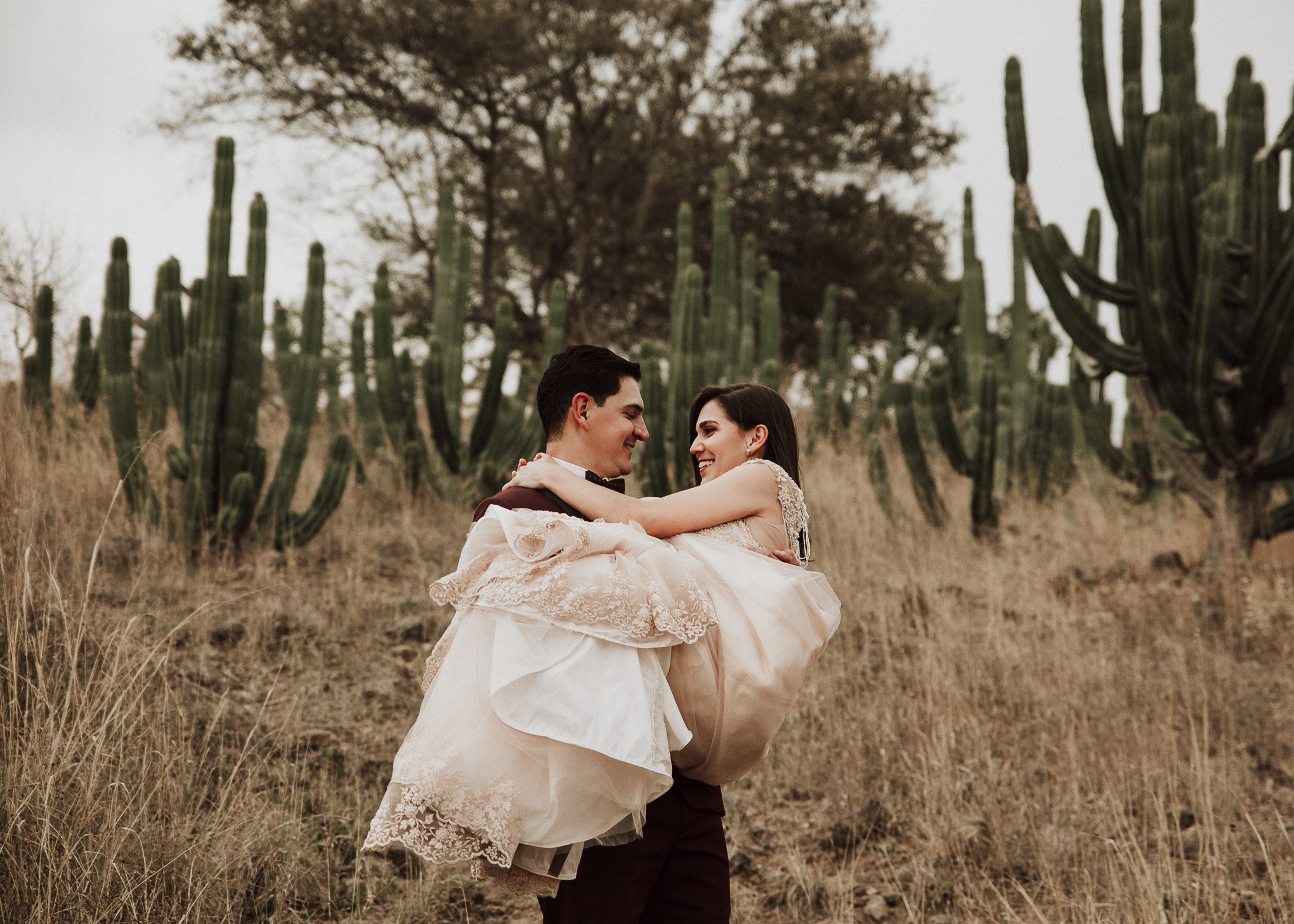 Fotografo-de-bodas-destino-Mexico-wedding-destination-photographer-san-miguel-de-allende-guanajuato-queretaro-boho-bohemian-bohemio-chic-editorial-carotida-photographer-lago-michoacan-los-cabos