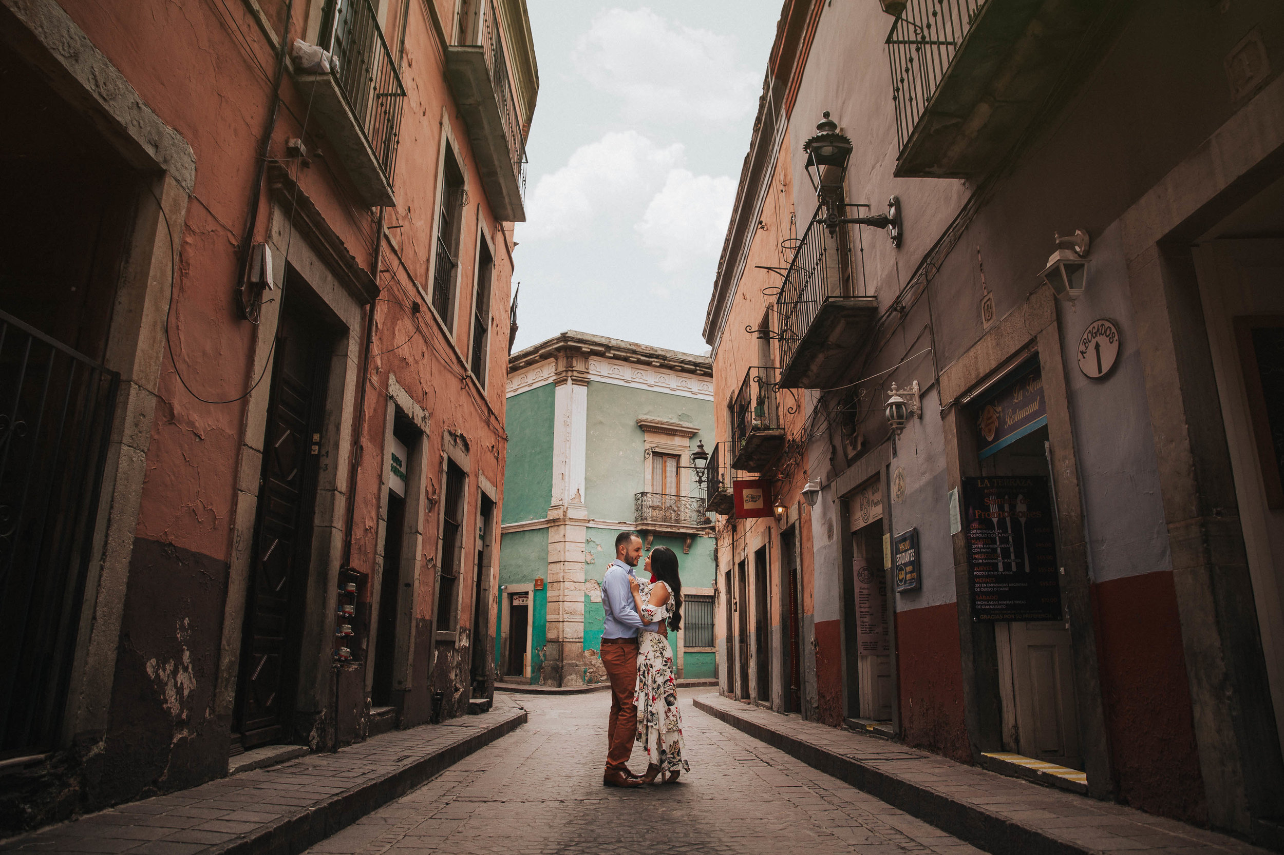 Fotografo-de-bodas-destino-Mexico-wedding-destination-photographer-san-miguel-de-allende-guanajuato-queretaro-boho-bohemian-bohemio-chic-editorial-carotida-photographer-castillo-santa-cecilia