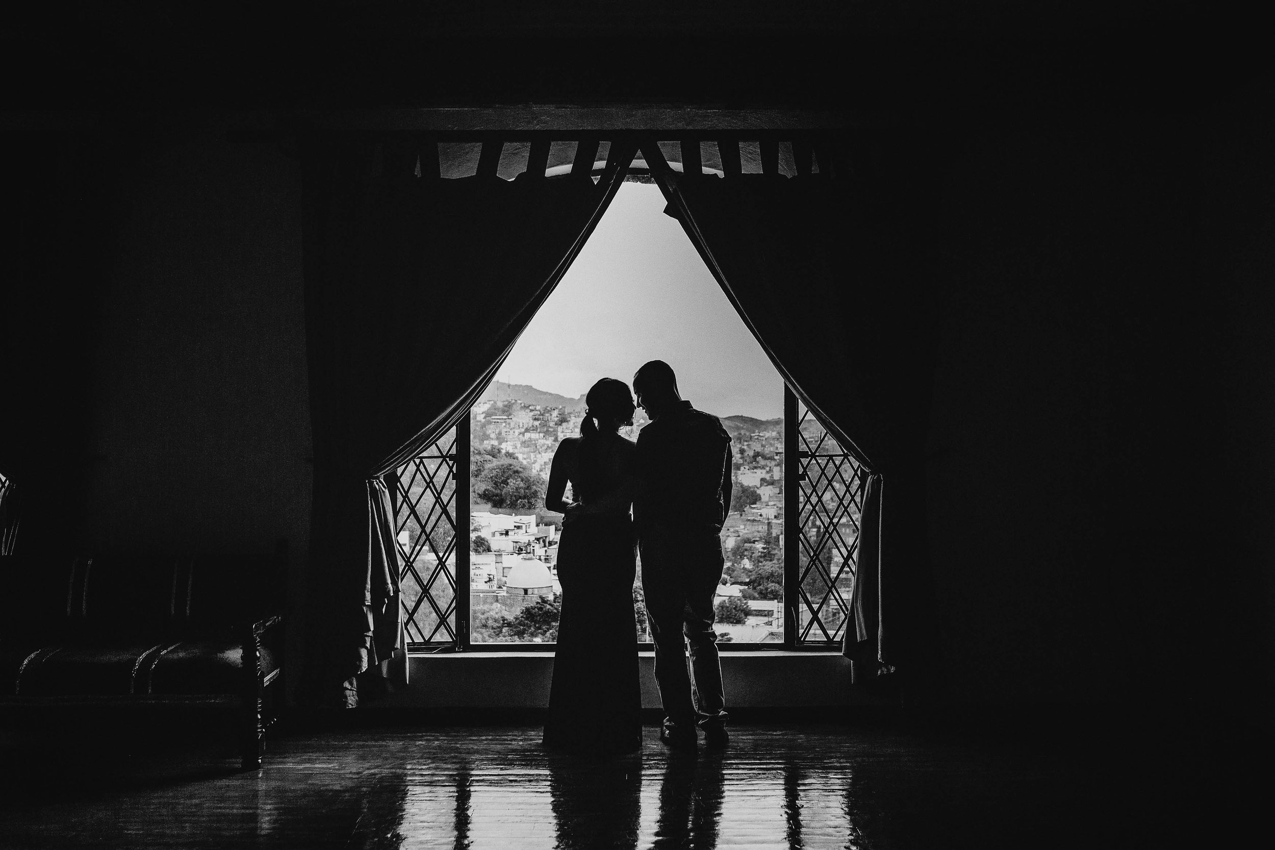 Fotografo-de-bodas-destino-Mexico-wedding-destination-photographer-san-miguel-de-allende-guanajuato-queretaro-boho-bohemian-bohemio-chic-editorial-carotida-photographer-castillo-santa-cecilia