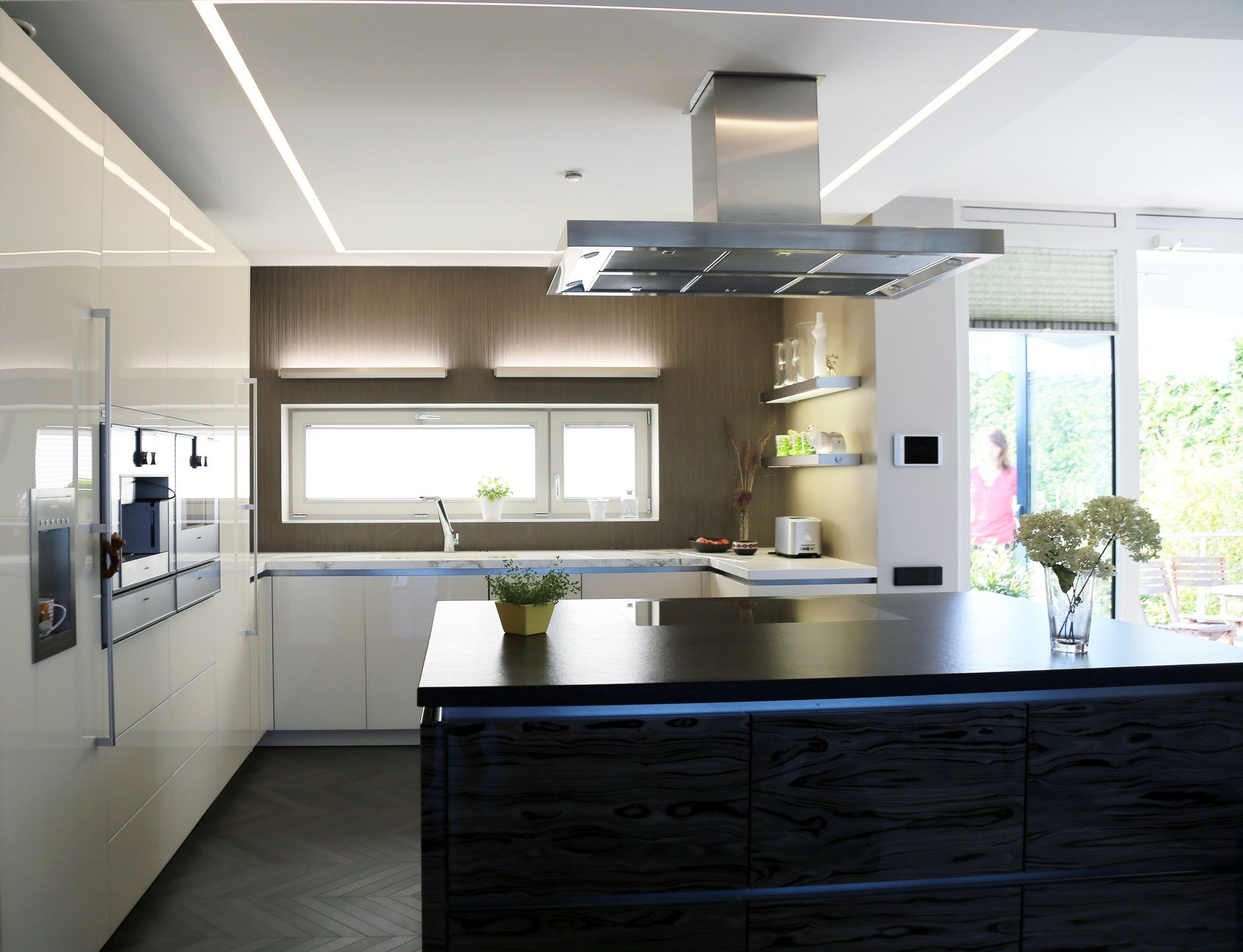 &quot;Illuminate your culinary space with sleek, high-gloss finishes, marrying contrasting patterns and textures for a kitchen that's both modern and inviting. Seamless counters and cleverly concealed storage solutions elevate functionality without c