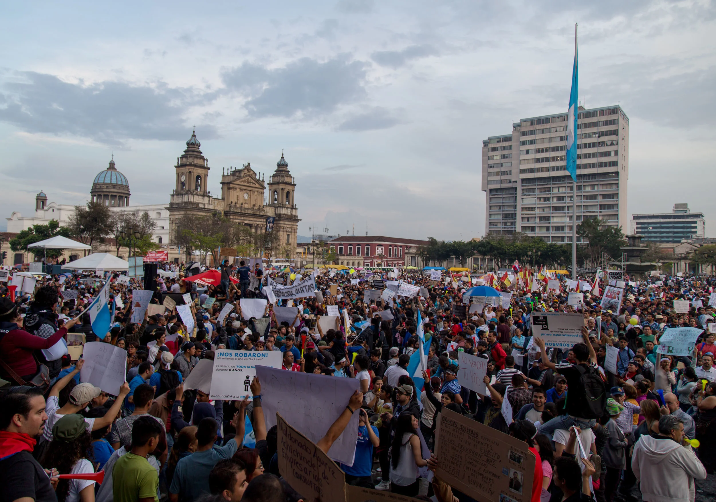 June 2015, Guatemala City. Findings of the post-war anti-impunity international council triggered mass mobilization against government corruption and impunity. Photo courtesy of Tomas Ayuso.