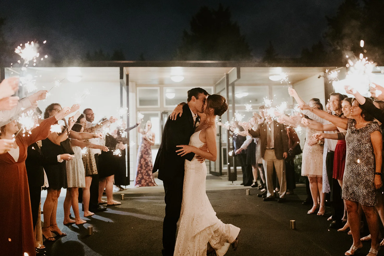 Intimatevintageseattlewedding-854.jpg