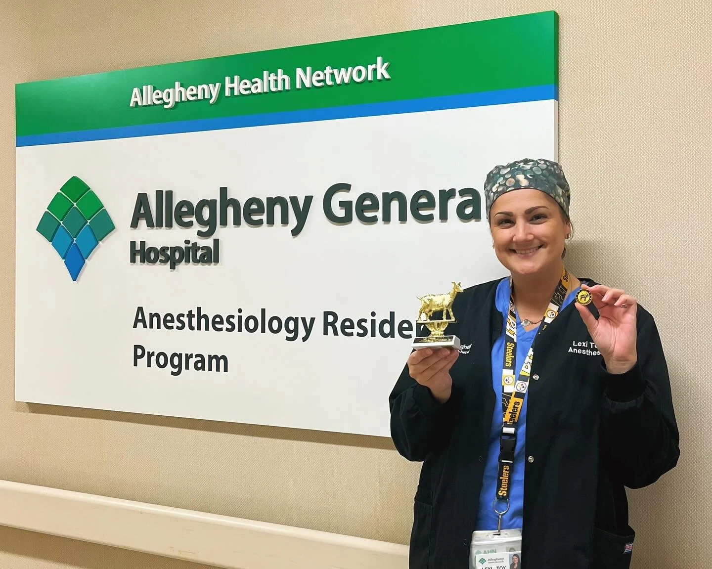 September Golden GOAT🐐✨
s/o to Lexi for being voted our Golden GOAT this month! Lexi received shout-outs & nominations because she “is a hard worker especially on weekend and call shifts! She’s always helping others, offering breaks