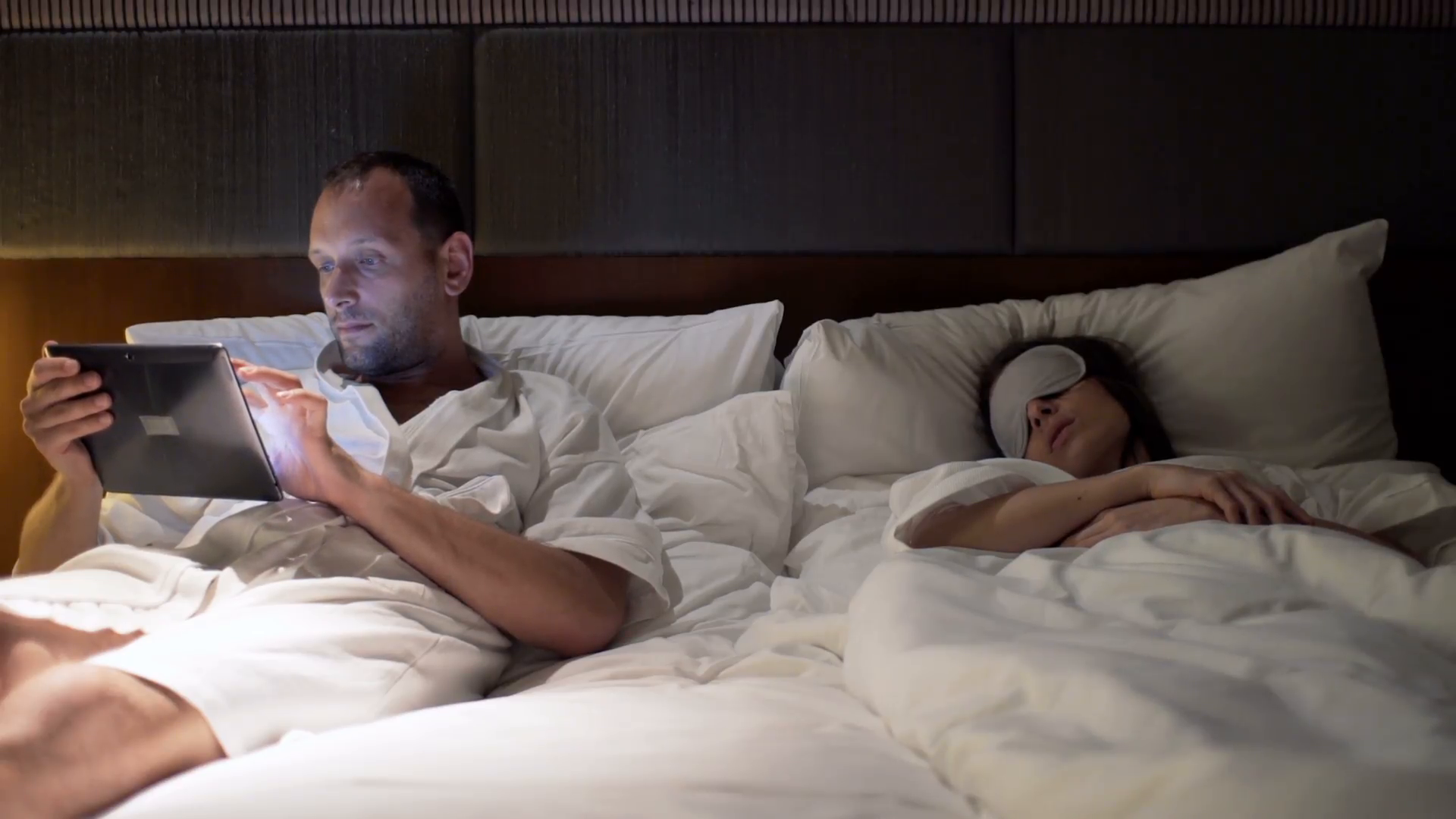 "10 Nighttime Habits That Will Transform Your Tomorrows" Review