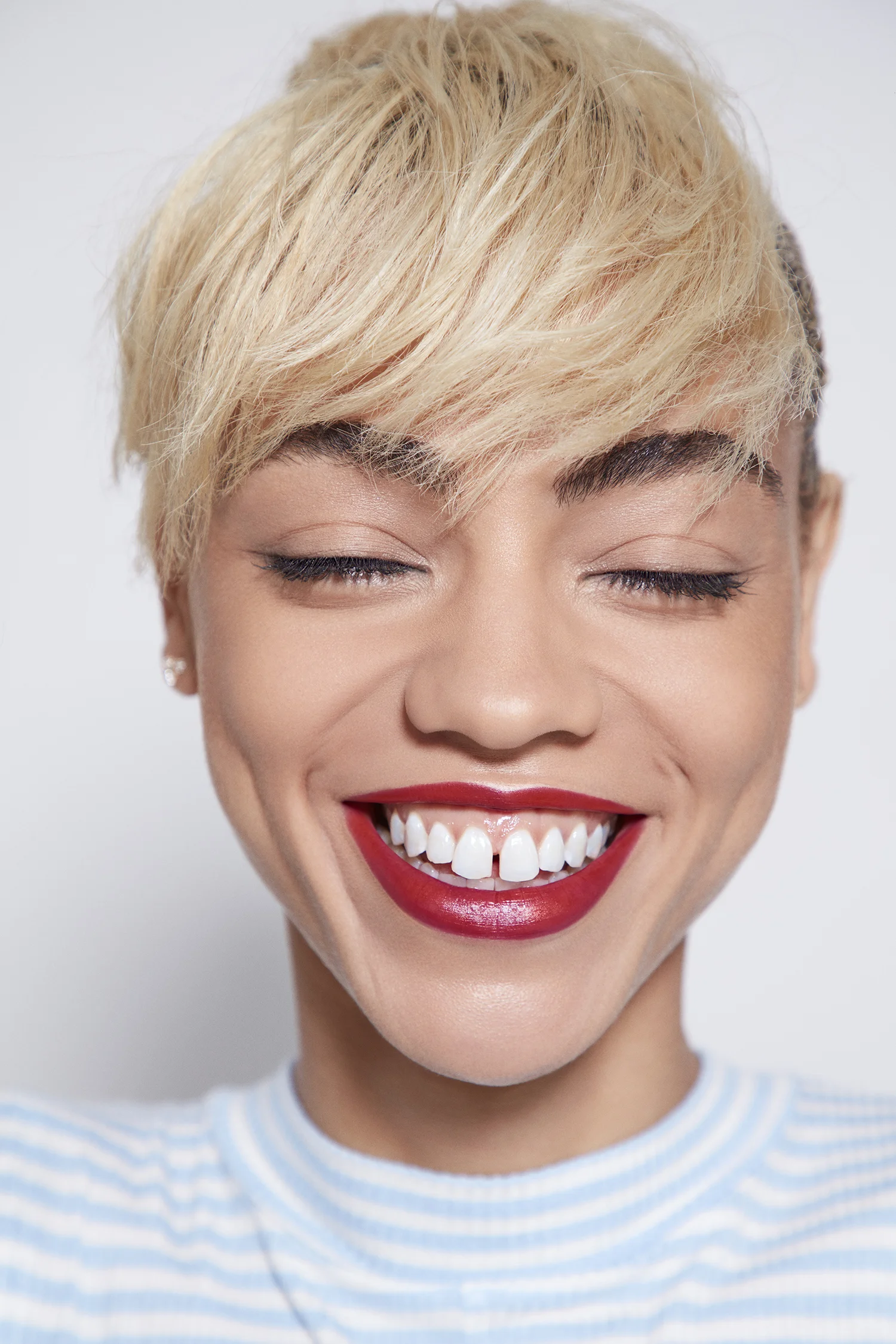 1-1_Shot22_Anais_Rouge_Lip_Tint_22a_Full_Face_0001.jpg