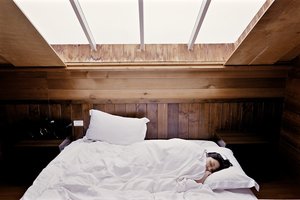 Lady+in+wooden+bed.jpg