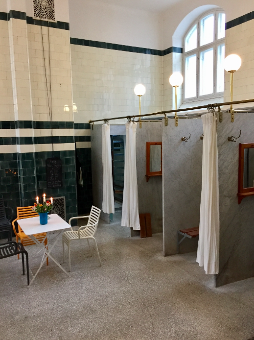 Euro Travel Coach goes to a Turkish bath and enjoys a brush with royalty