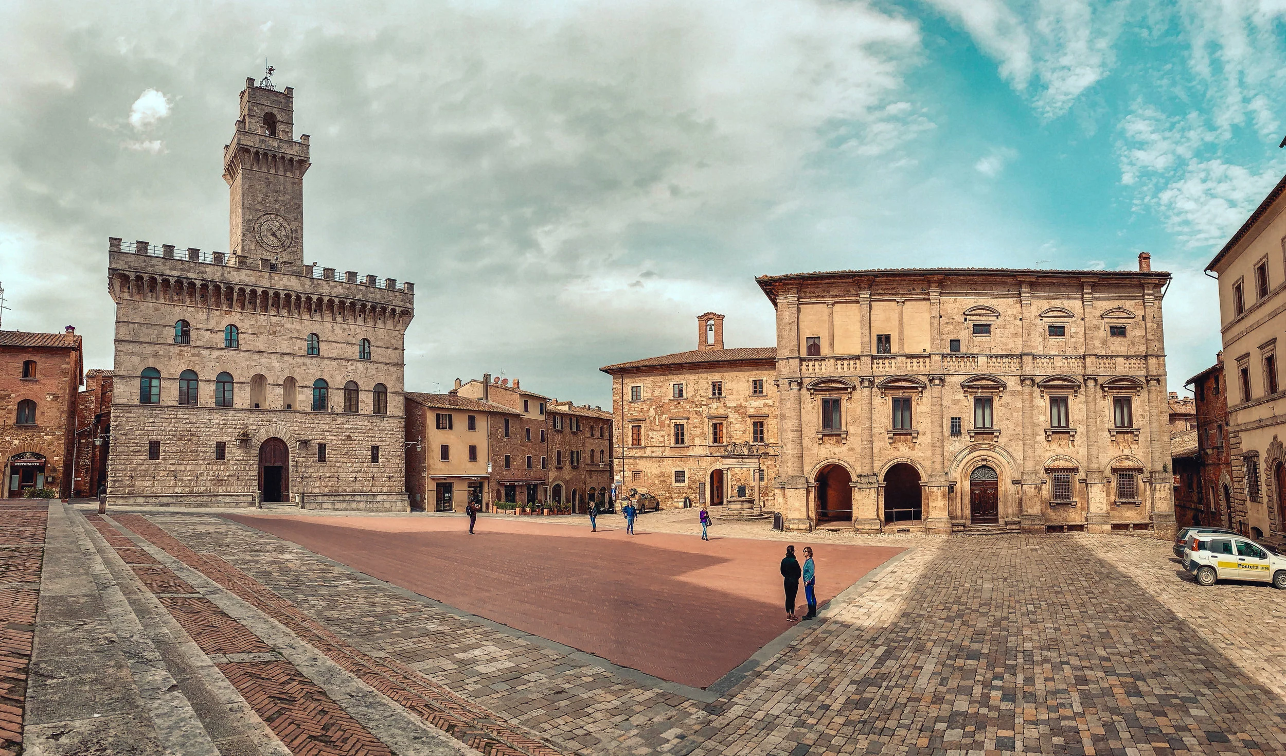 EuroTravelCoach_PiazzaGrandeMontepulciano.jpg