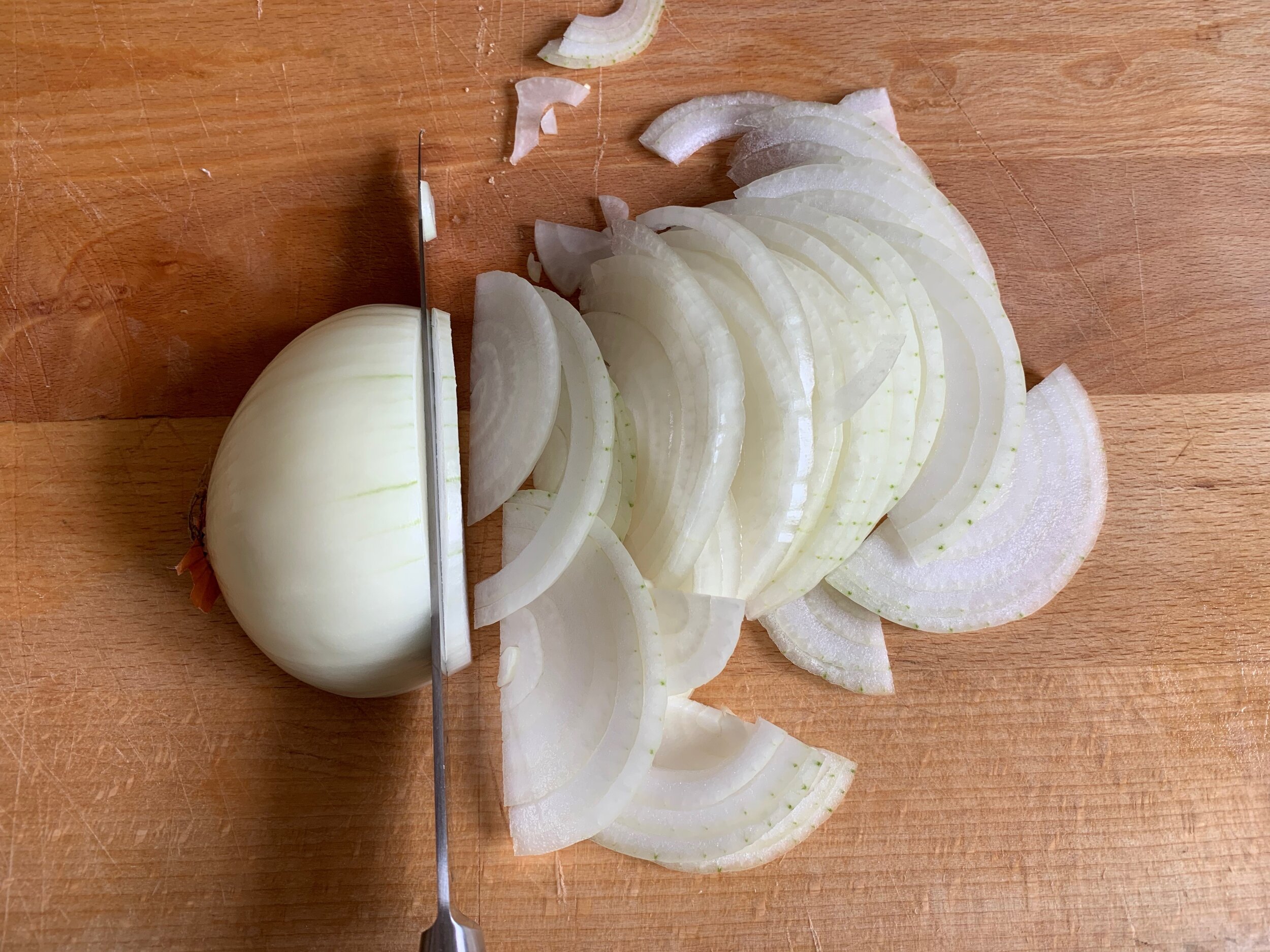 Thinly sliced onions for tarte flambée 