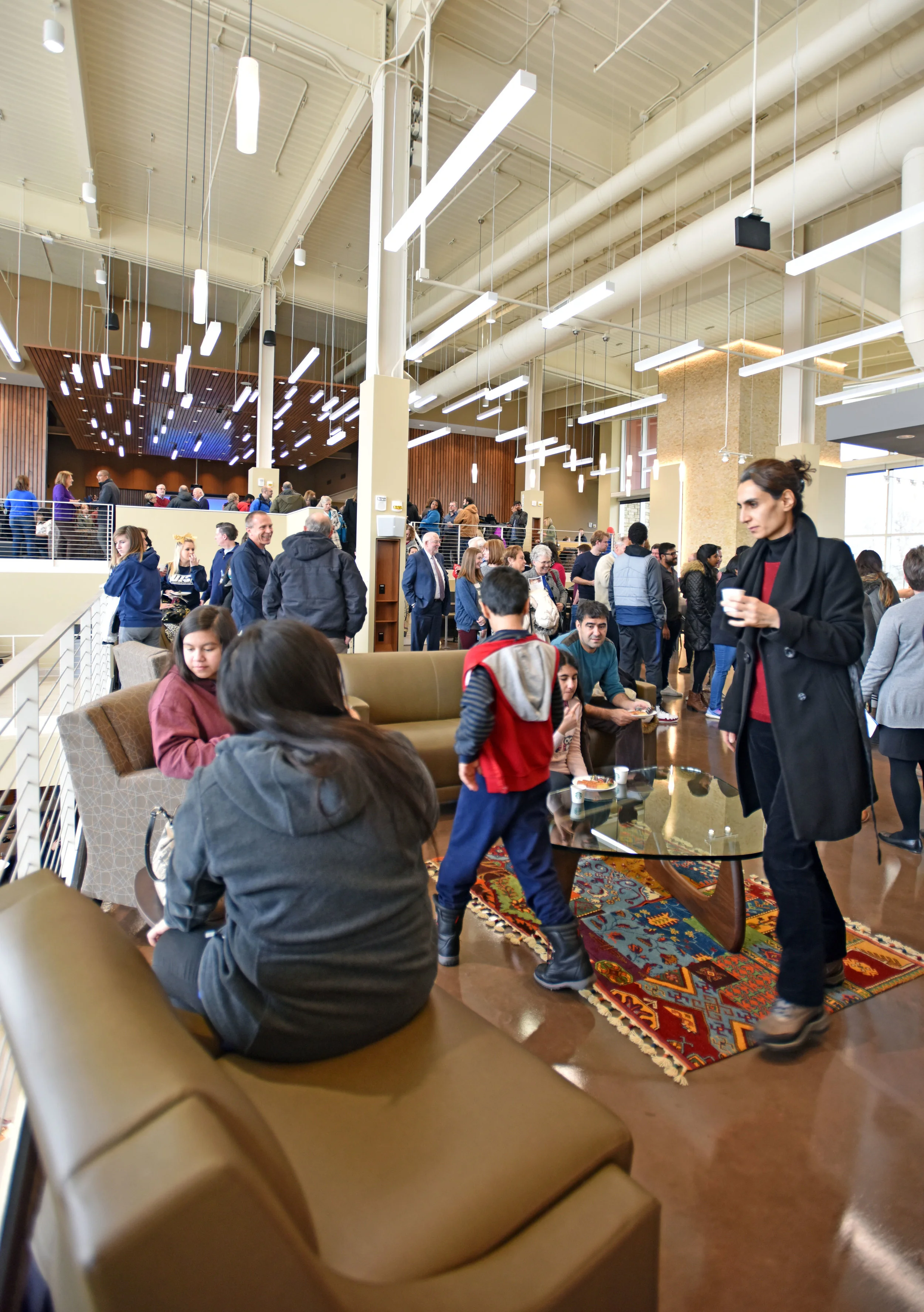 UIS_Starbucks Lounge busy_Opening Day_avd.jpg