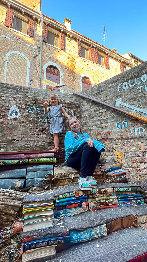 libreria acqua alta with kids.jpg