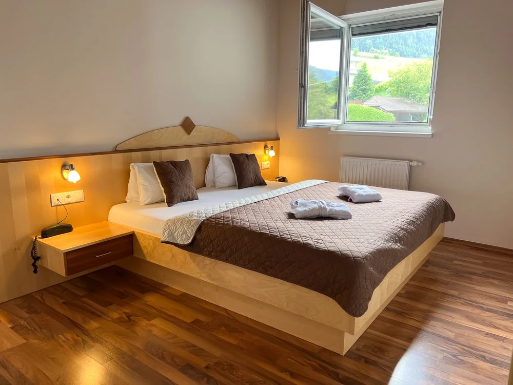 Parents Room Pitzis Kinderhotel.jpg