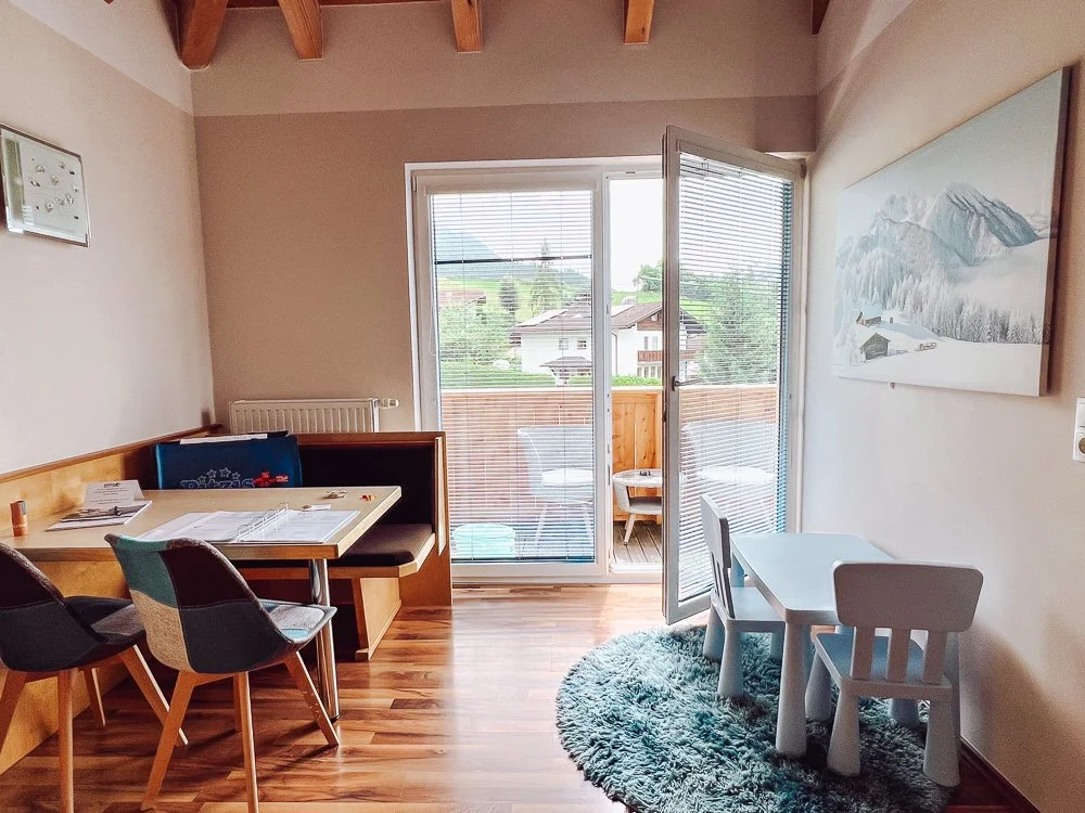 Pitzis Kinderhotel living area.jpg