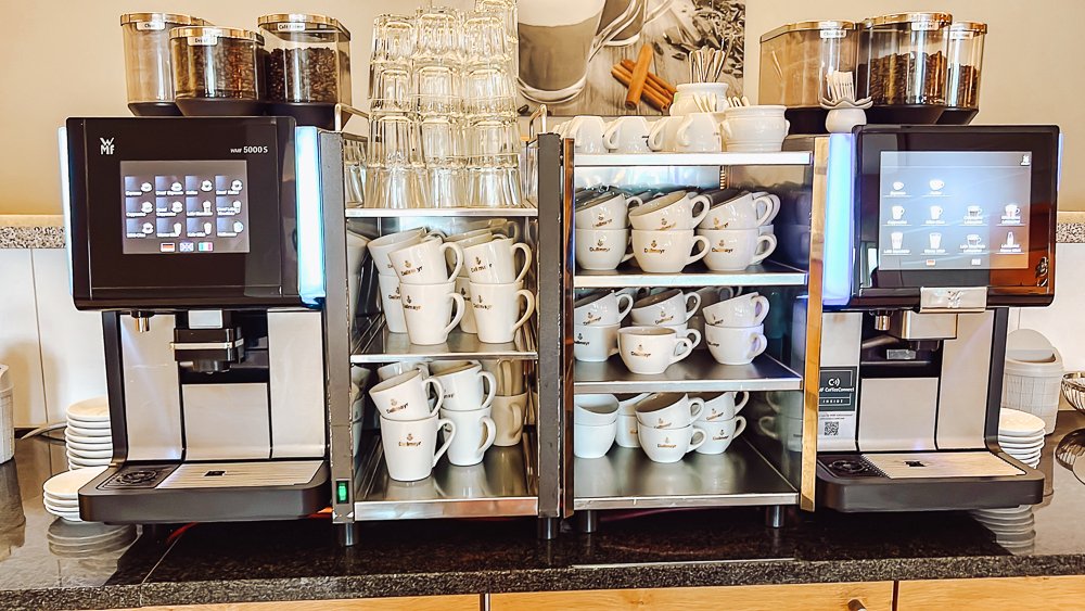 coffee bar pitzis kinderhotel.jpg