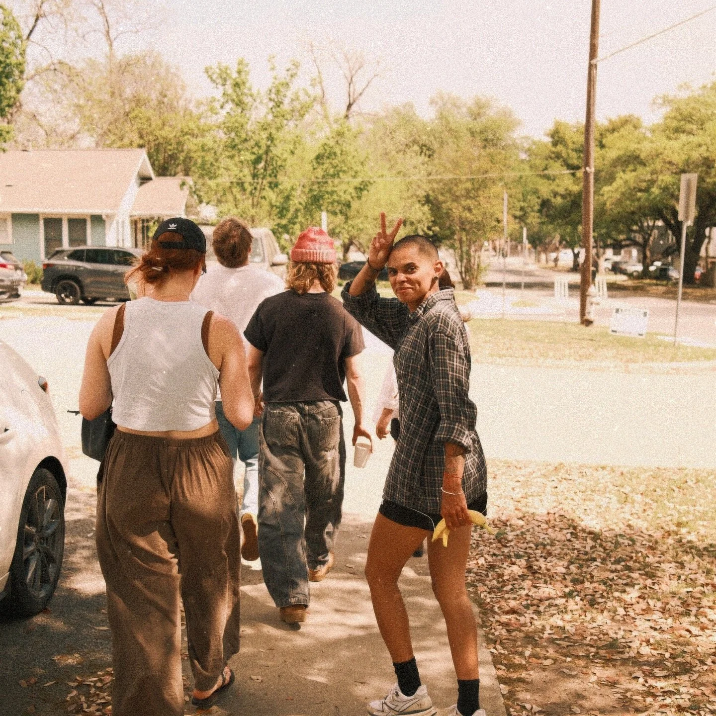 hi ✌🏽
I&rsquo;m Autumn 
&bull;
&amp; this is my filtered life
with the most badass unfiltered friends. 
&bull;
&bull;
&bull;
Photo dump: marched-into-april 
#friendship #humanconnection #scatterjoy #andlove