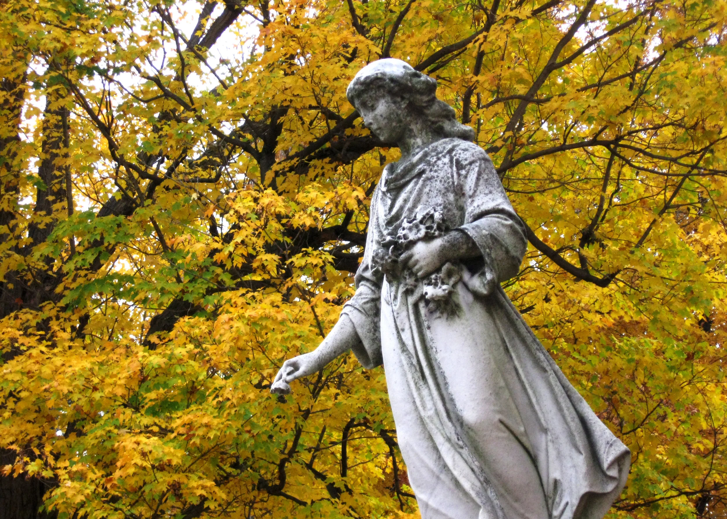 Even this statue thinks everyone should get to be buried with their life partner.