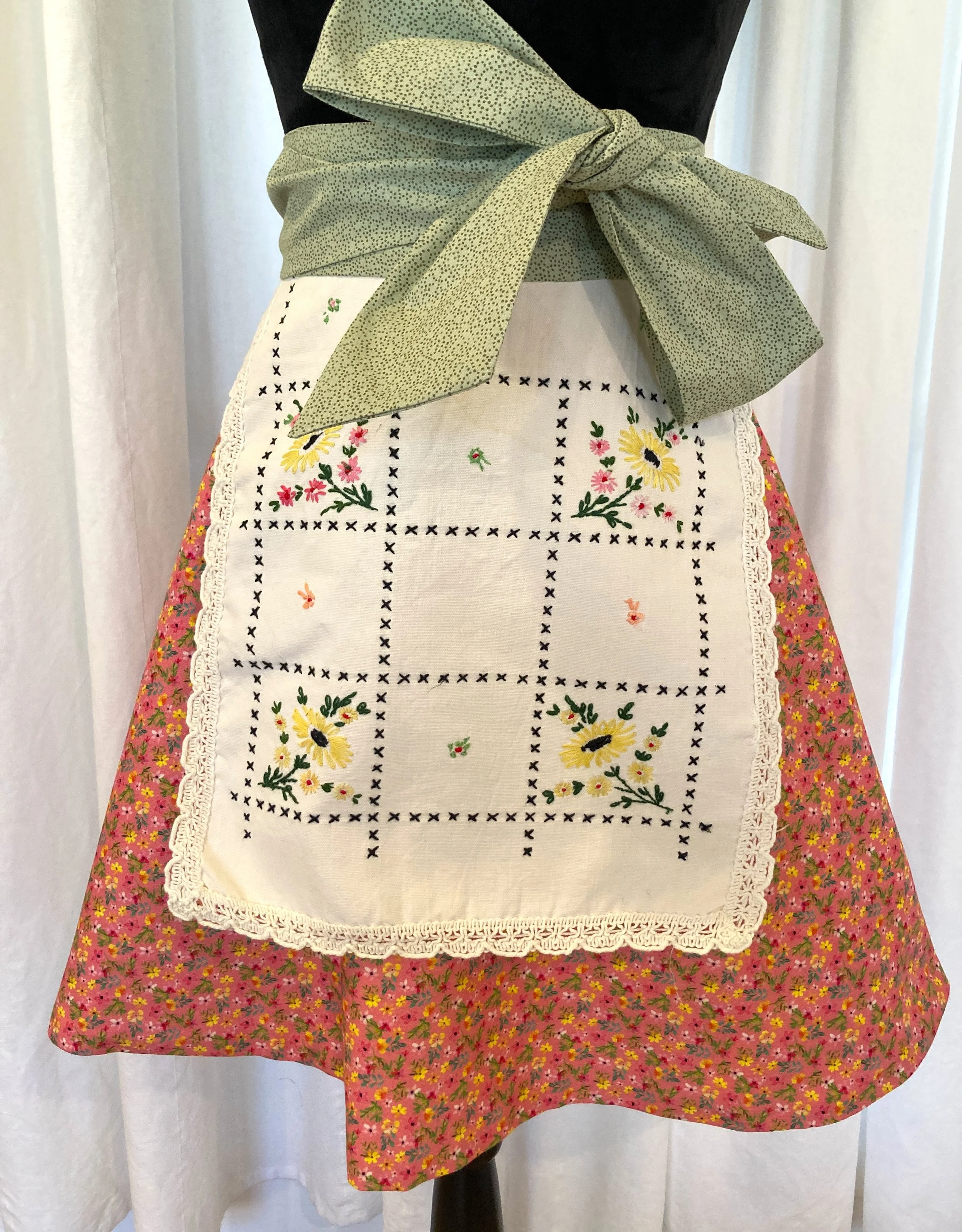 Daisy Half Apron