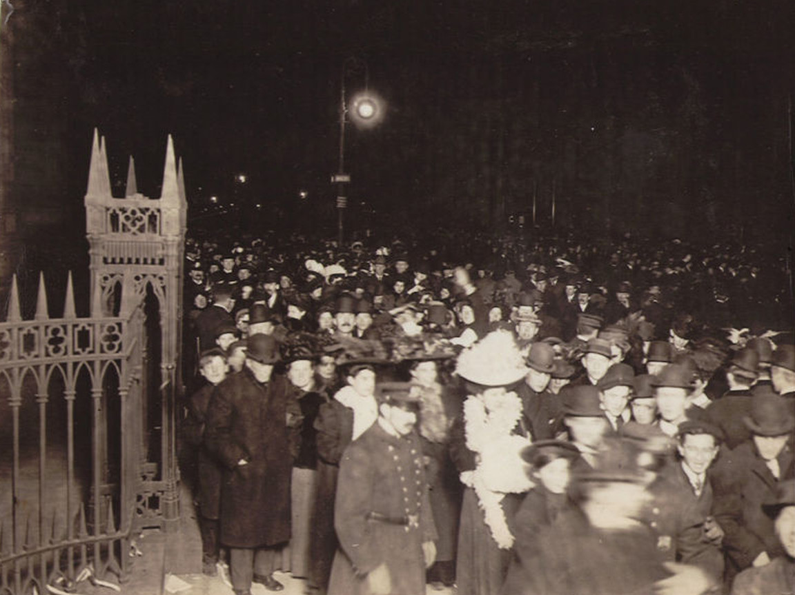 Crowds outside of Trinity Church at Broadway and Wall Street, New Year's Eve, 1907
