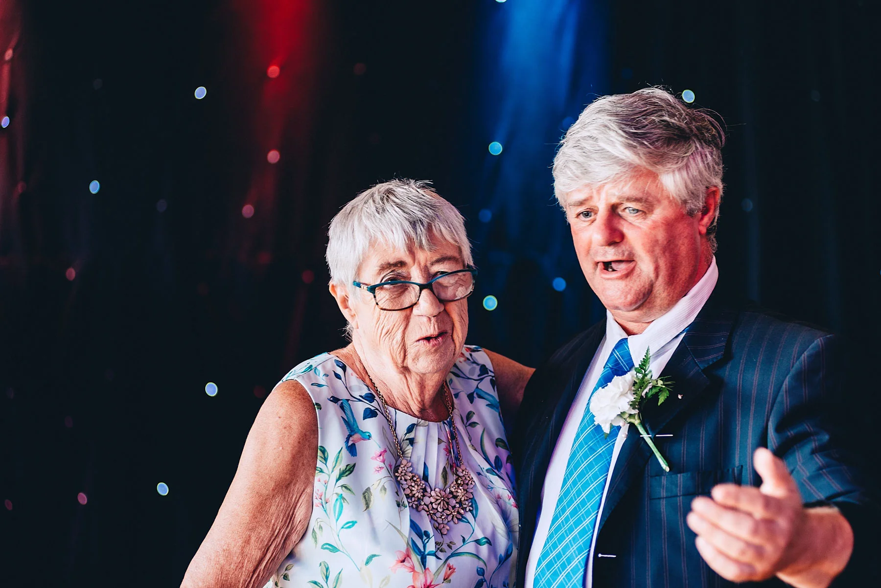 Couple sing