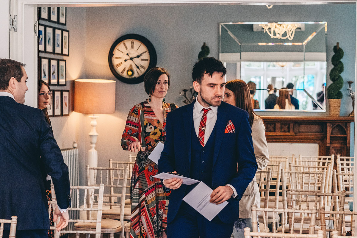 The guests start to arrive in the morning of the wedding