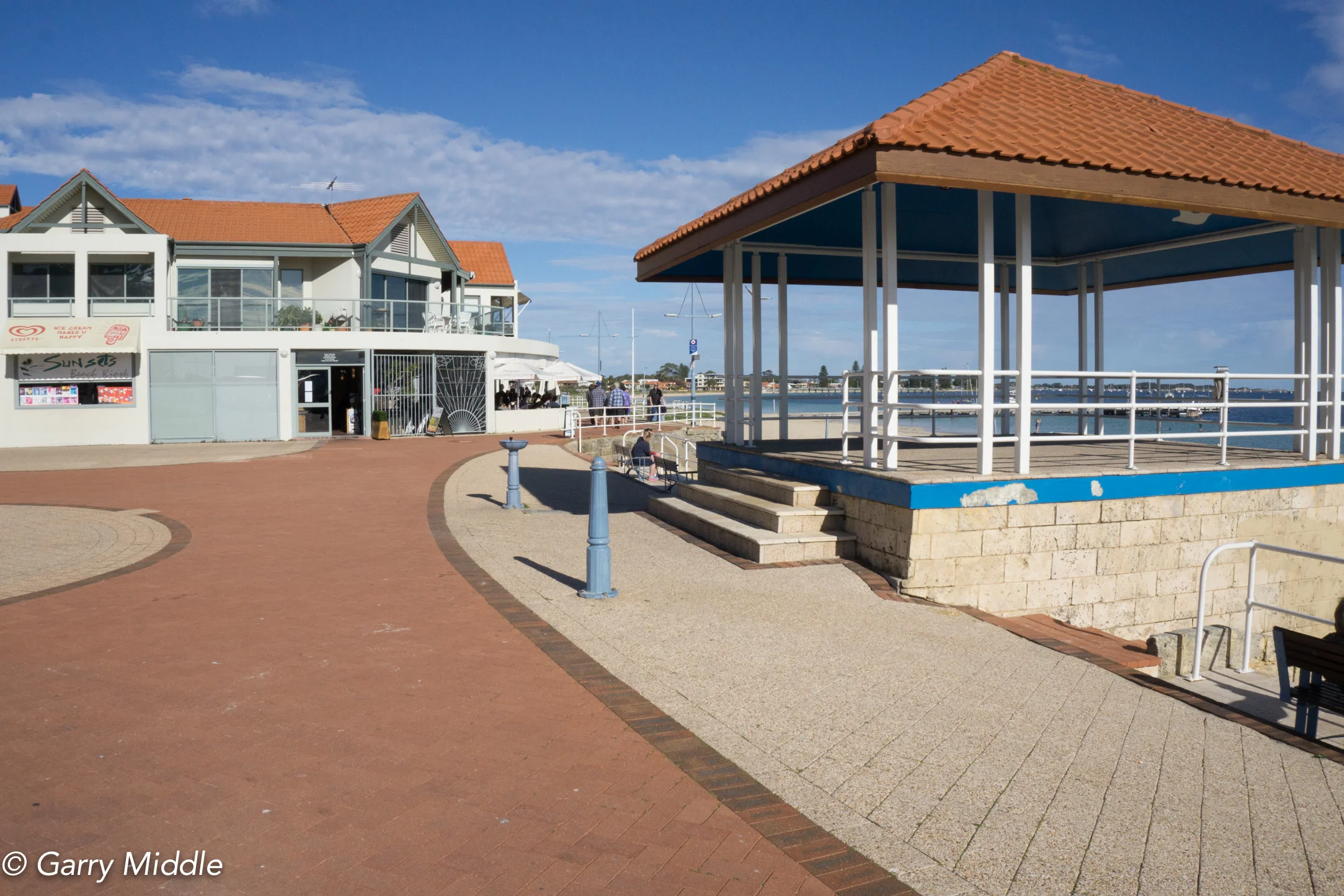 Plate 1: Starting point of the walk - at the beach front at the end of Railway Terrace carpark