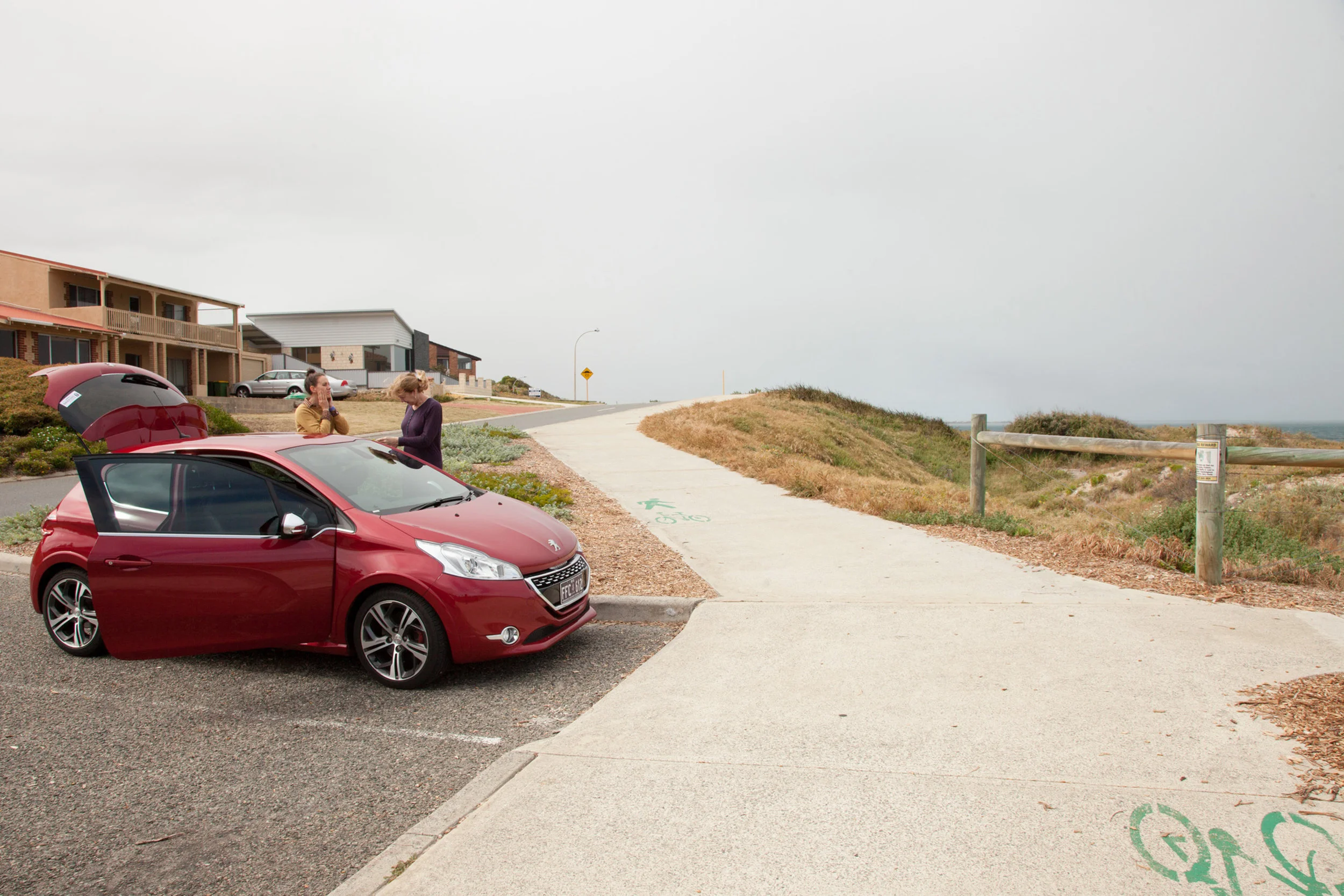 Plate 1: Carpark near the southern end of Warnbro Beach Road.