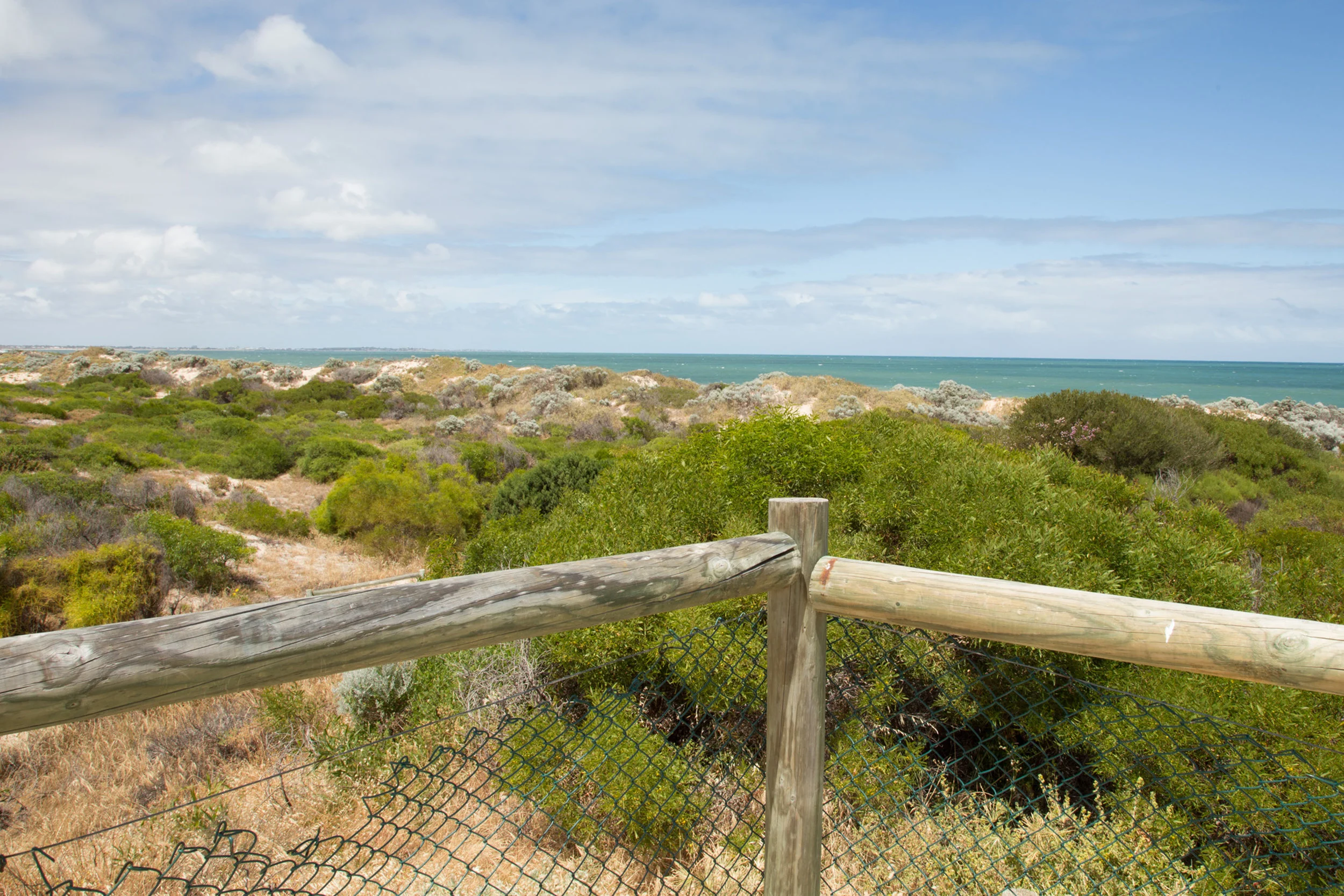 Plate 11: Lookout next to the carpark at the end of Dampier Drive