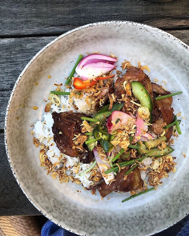 Sunny winter Sundays are for eating sticky pork and coconut rice at the @margaretriverbrewhouse 😍