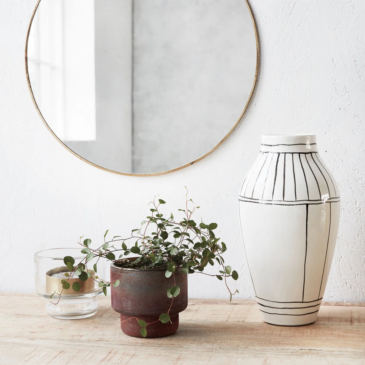 OUTLINE VASE1.jpg