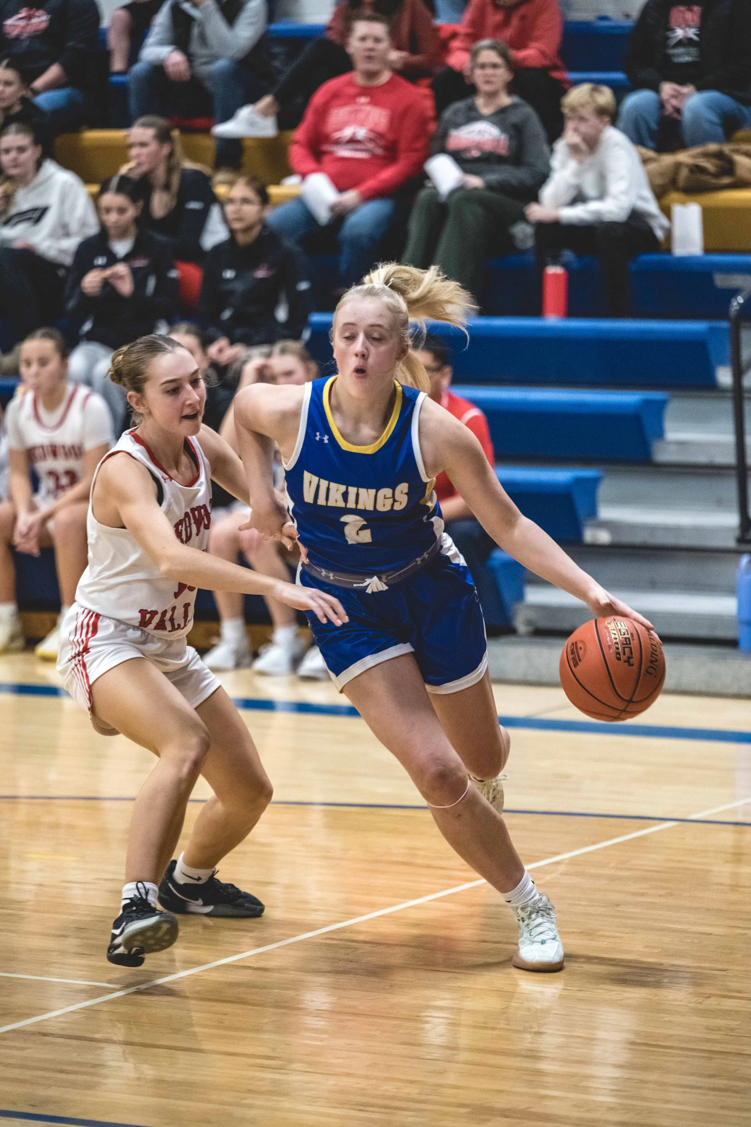 Jaylyn Coequyt drives the baseline.JPG