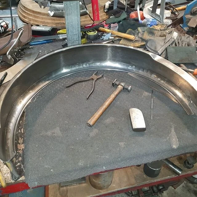 Triumph 1920s 500cc CCT rear guard.
This one without the chain guard fitting and no rear stand brackets . These the customer has and will fit on the machine.