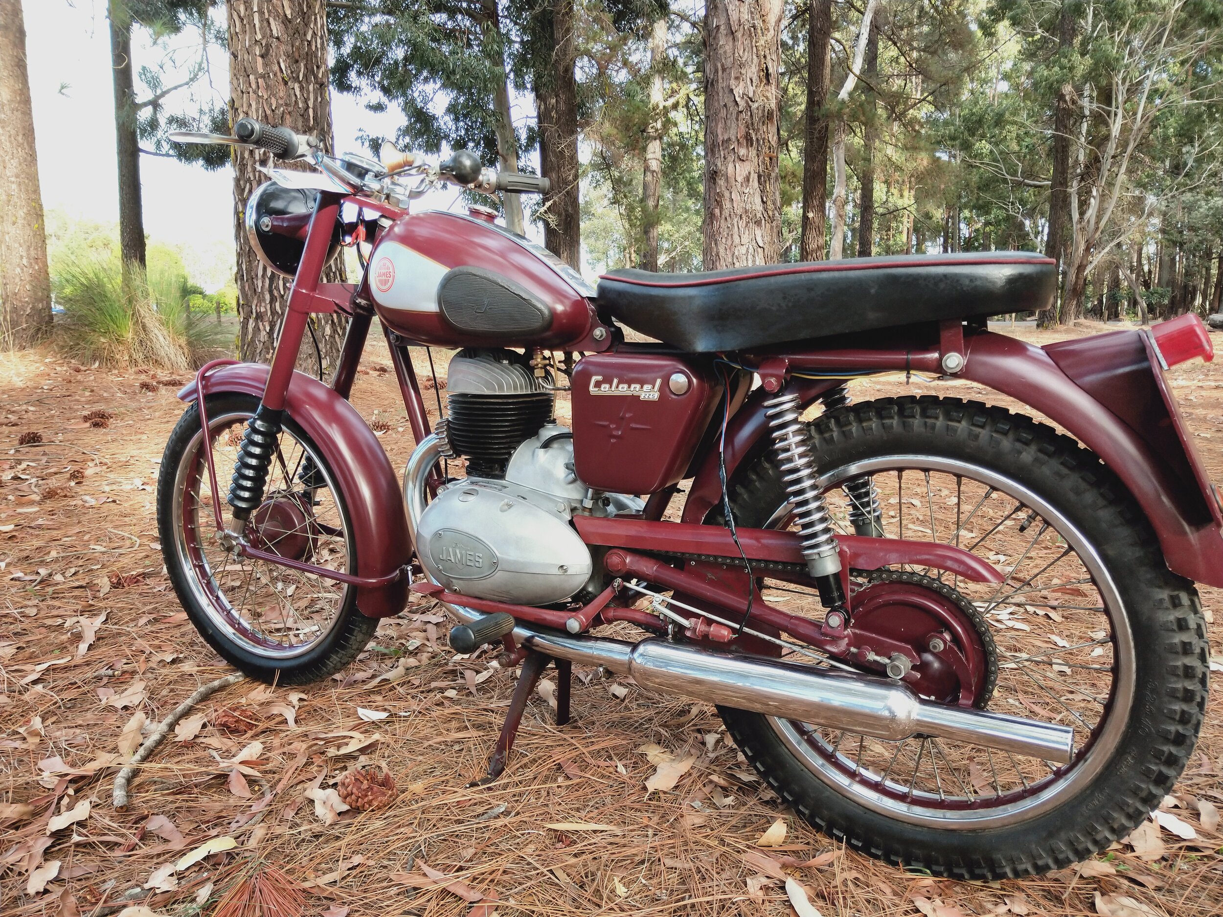 13 James ~1954 Colonel 225cc (4).jpg