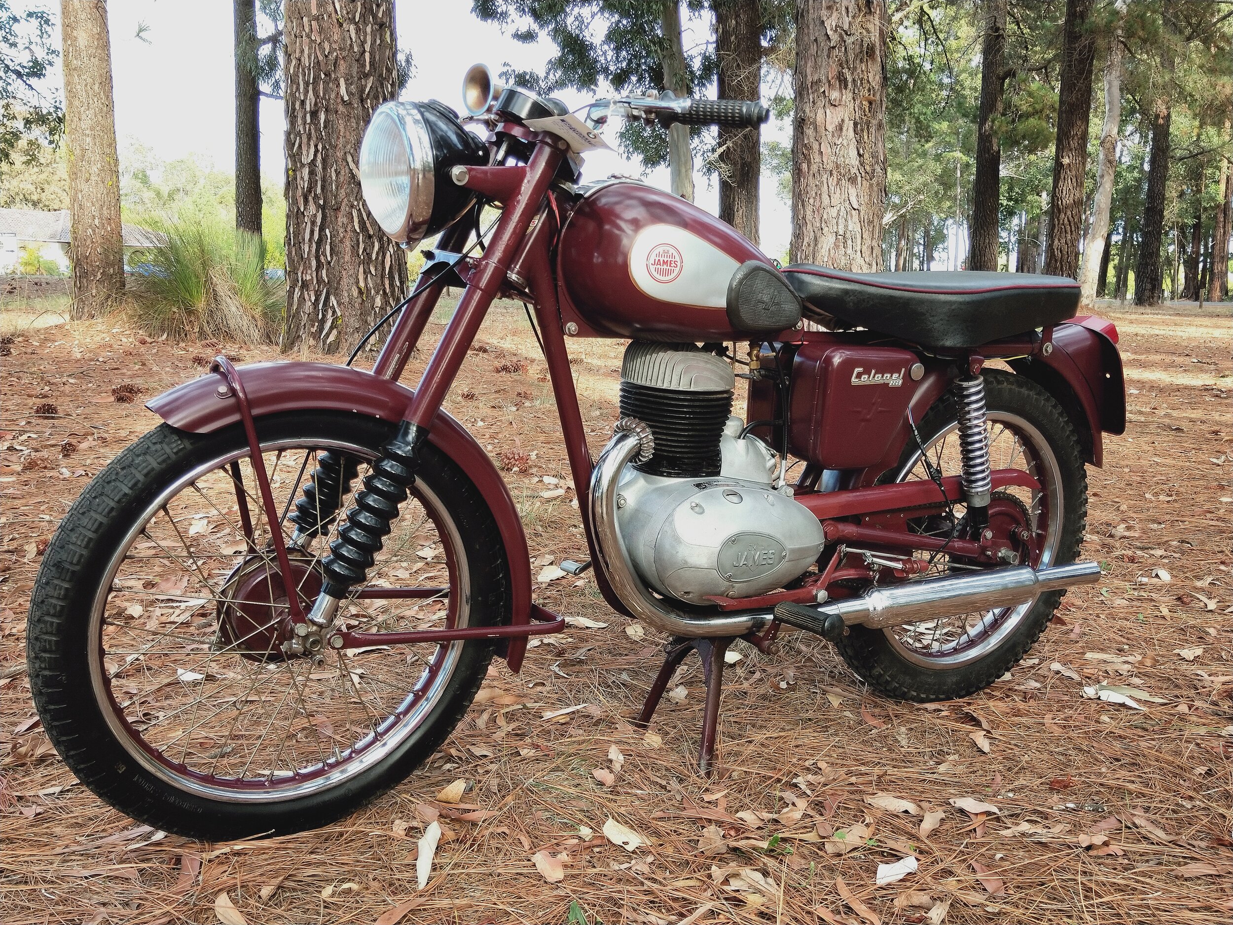 13 James ~1954 Colonel 225cc (3).jpg