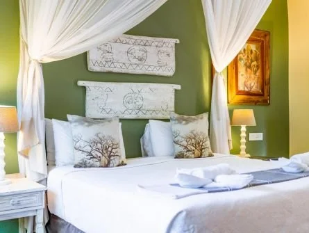 bayete_guest_lodge_classic_suite_bed.jpg
