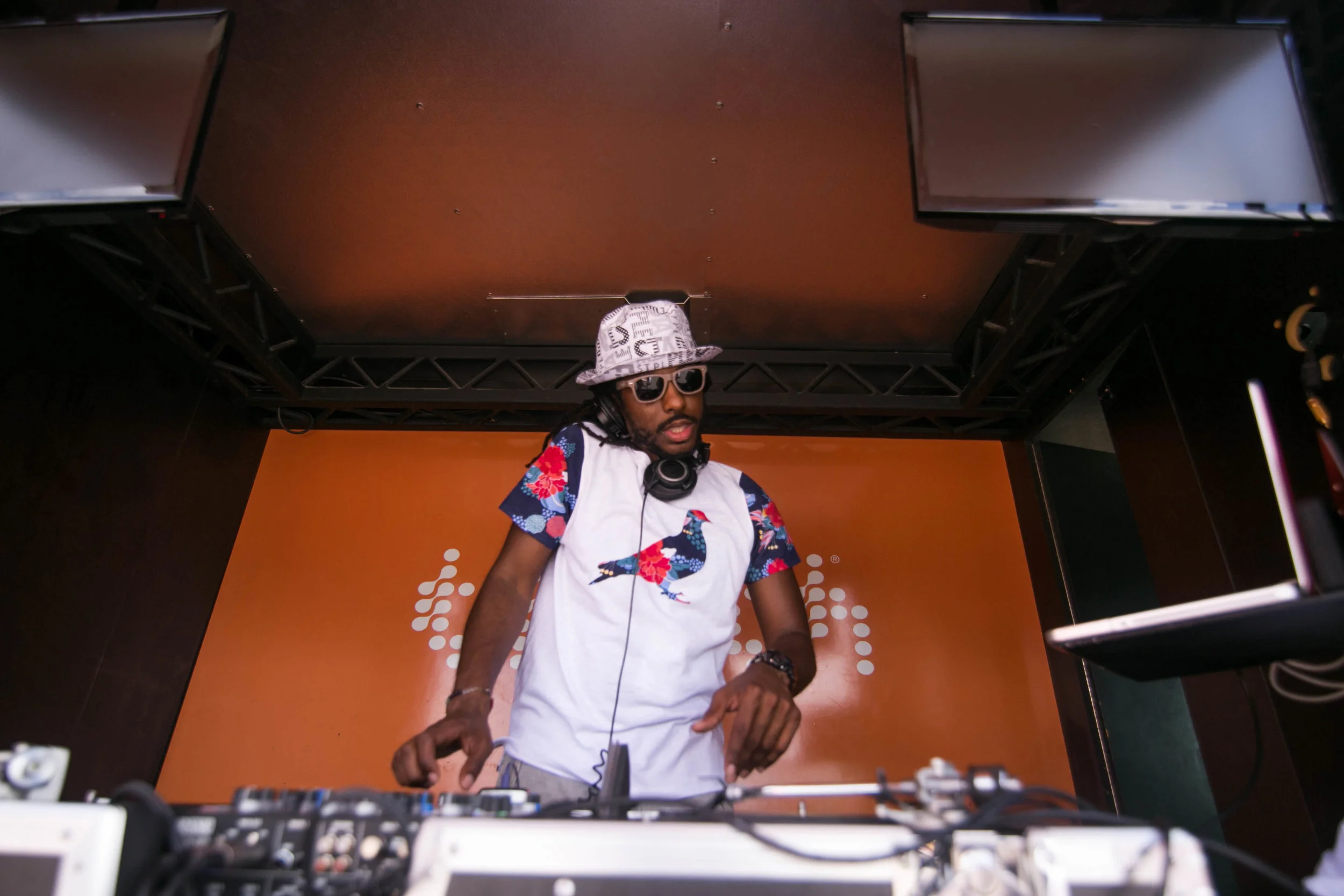DJ CLEAN