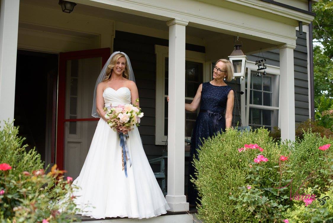 bride-posing-with-mom-crested-henn-farms.jpg