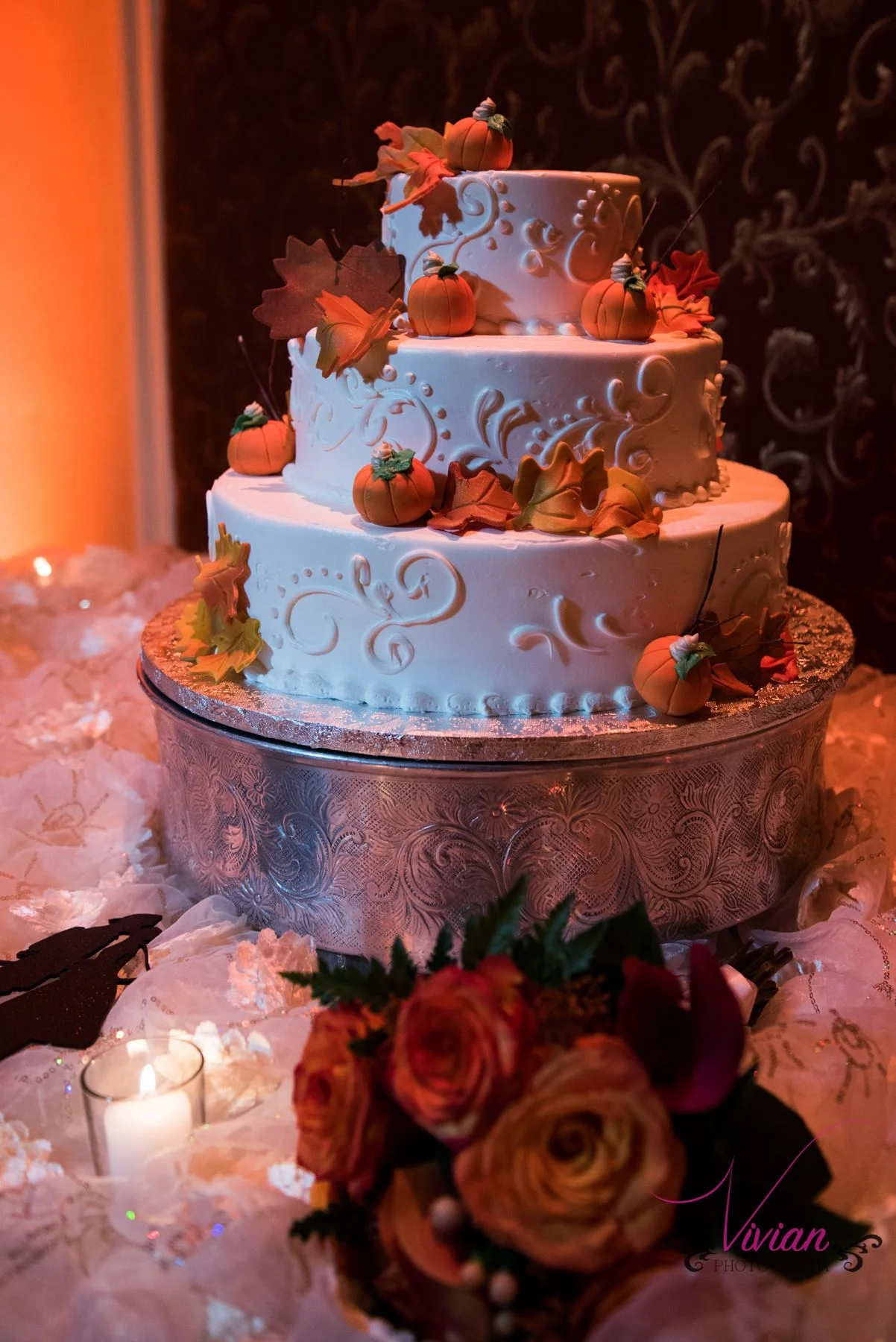 autum-wedding-cake-with-decorative-pumpkins.jpg